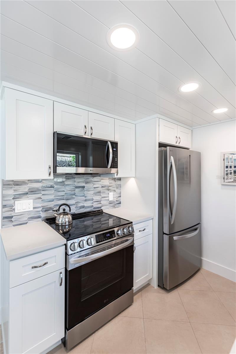 6154 MIDNIGHT PASS RD #A1, SARASOTA, FL — photo 35