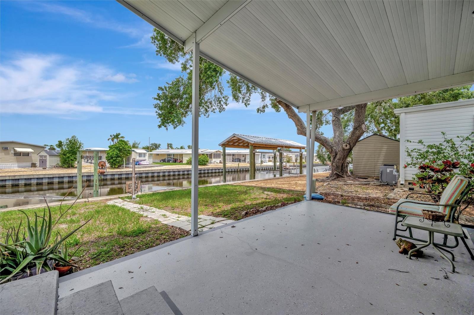 106 N SAINT GEORGE CIR, APOLLO BEACH, FL — photo 2
