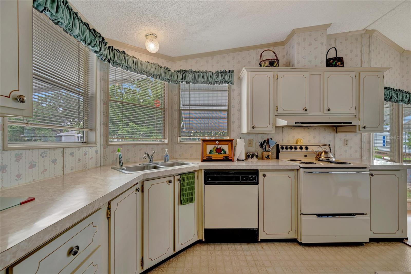 106 N SAINT GEORGE CIR, APOLLO BEACH, FL — photo 5