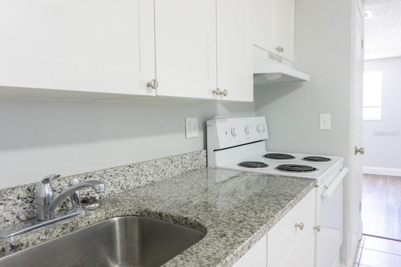 907 34TH AVE W #B, BRADENTON, FL — photo 2