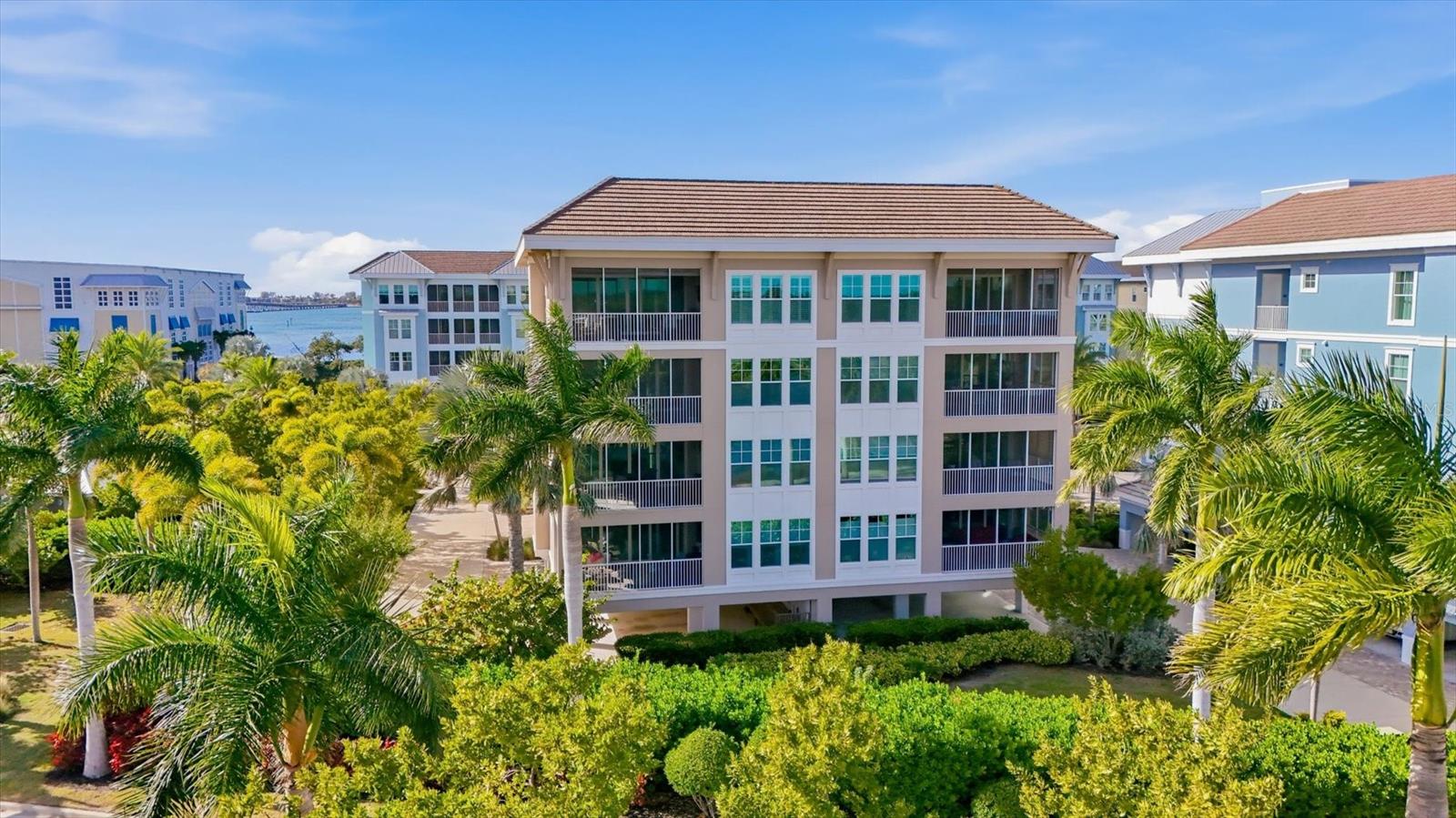 395 ARUBA CIR #303, BRADENTON, FL