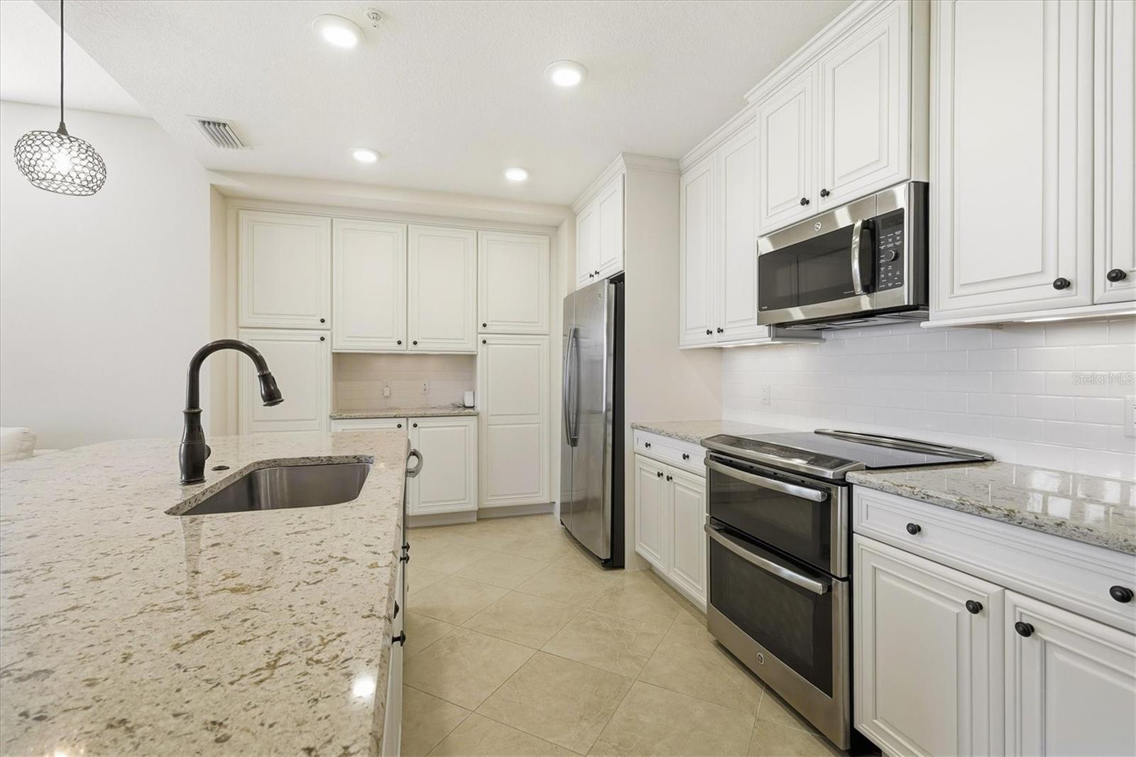 395 ARUBA CIR #303, BRADENTON, FL — photo 11