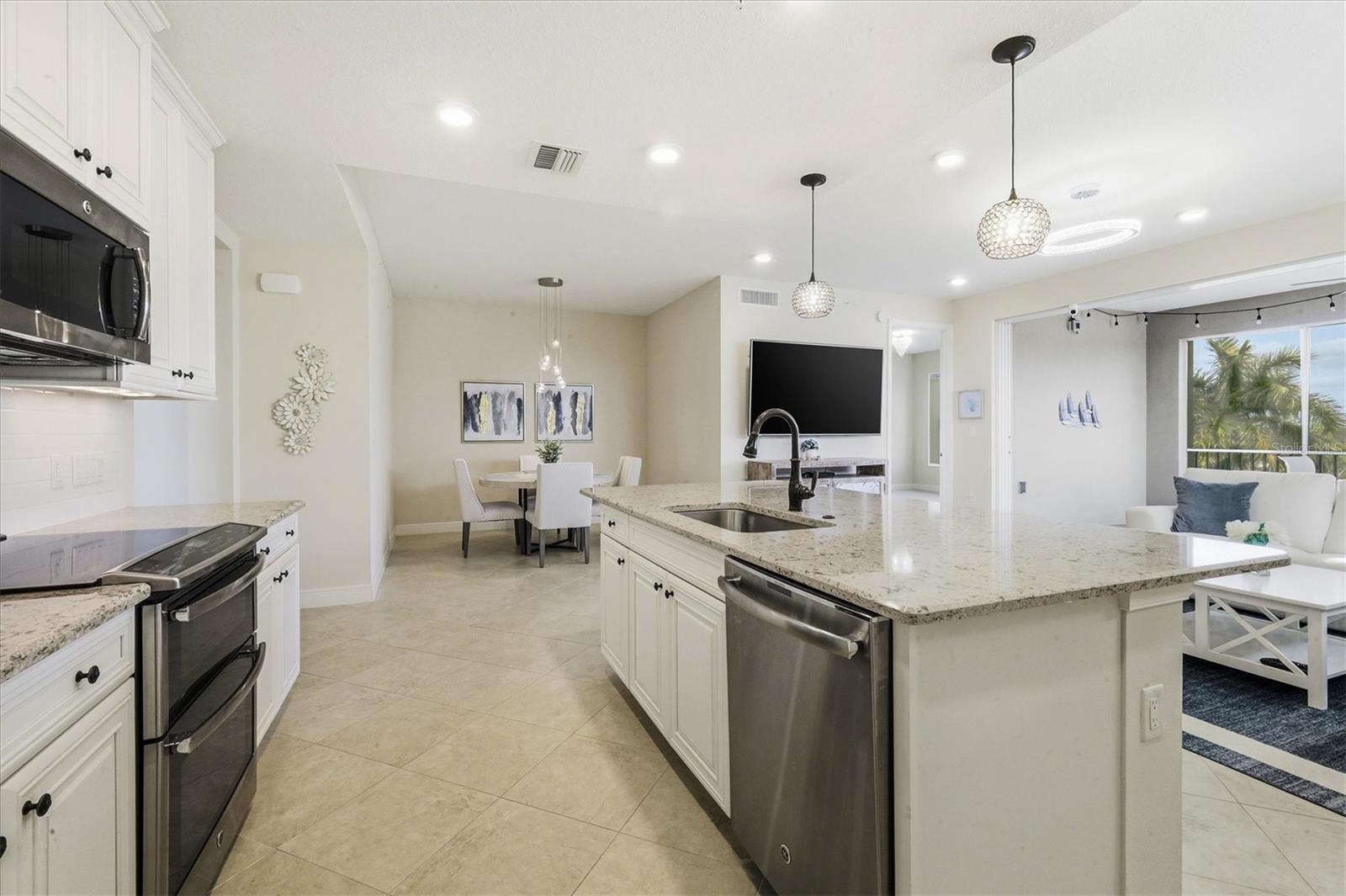 395 ARUBA CIR #303, BRADENTON, FL — photo 12