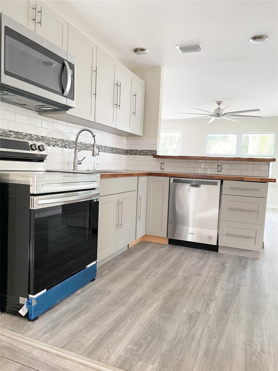 4537 10TH AVE S, ST PETERSBURG, FL — photo 7