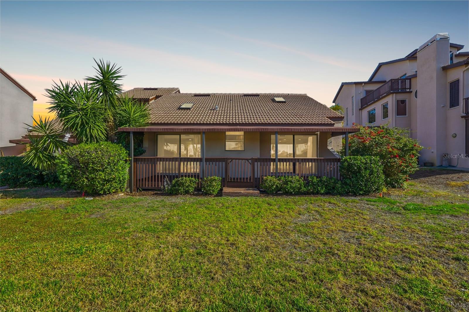 1310 PELICAN CREEK XING, ST PETERSBURG, FL — photo 29