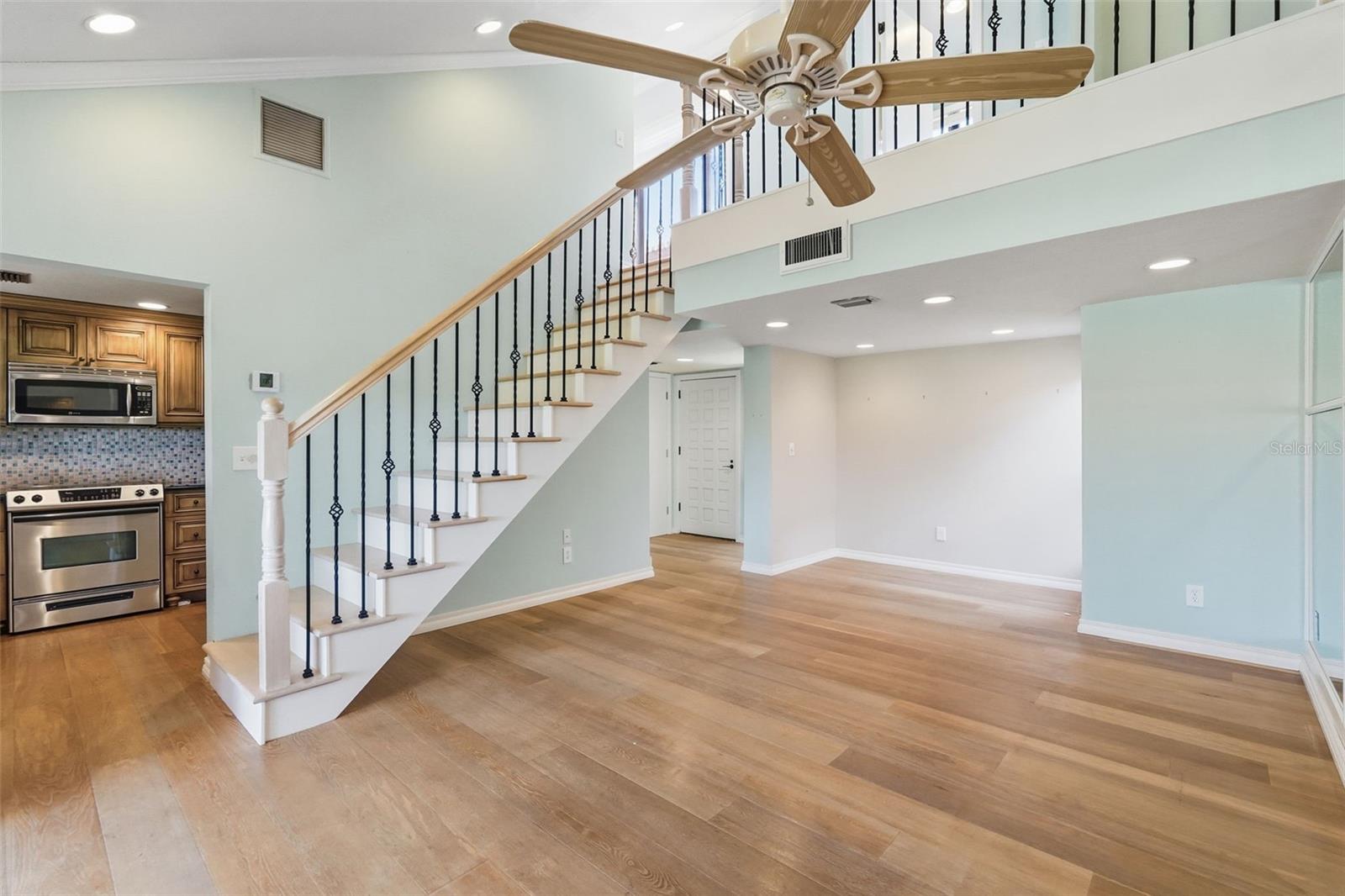 1310 PELICAN CREEK XING, ST PETERSBURG, FL — photo 9