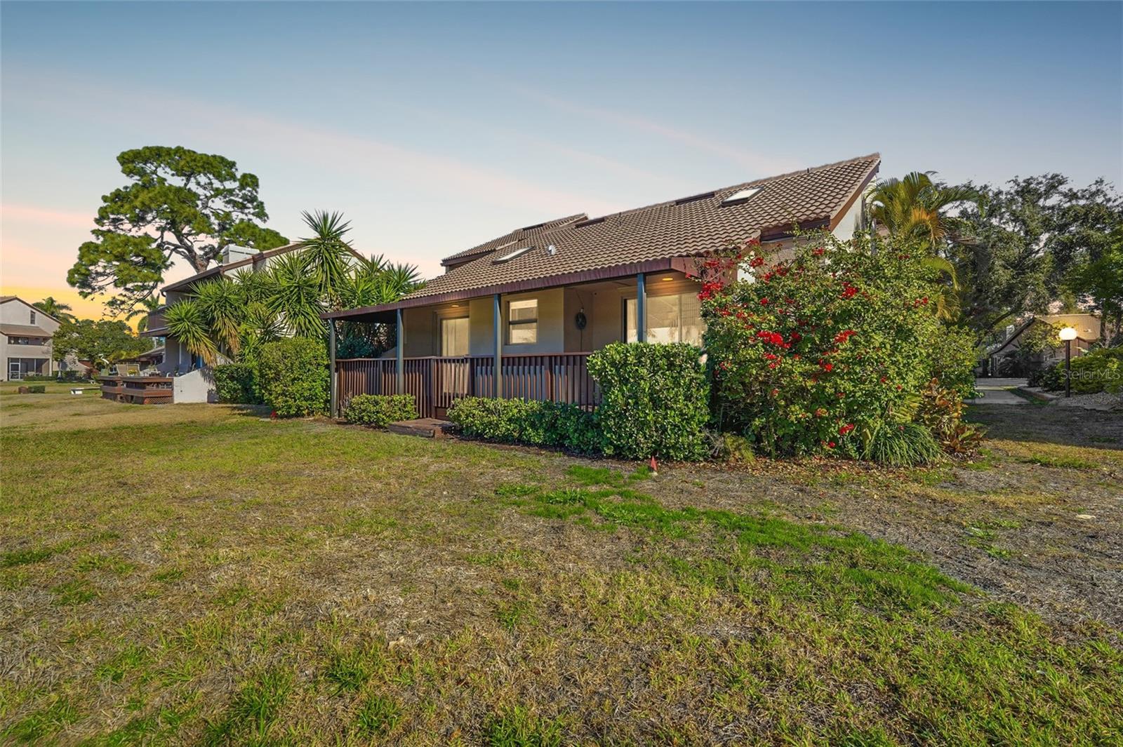 1310 PELICAN CREEK XING, ST PETERSBURG, FL