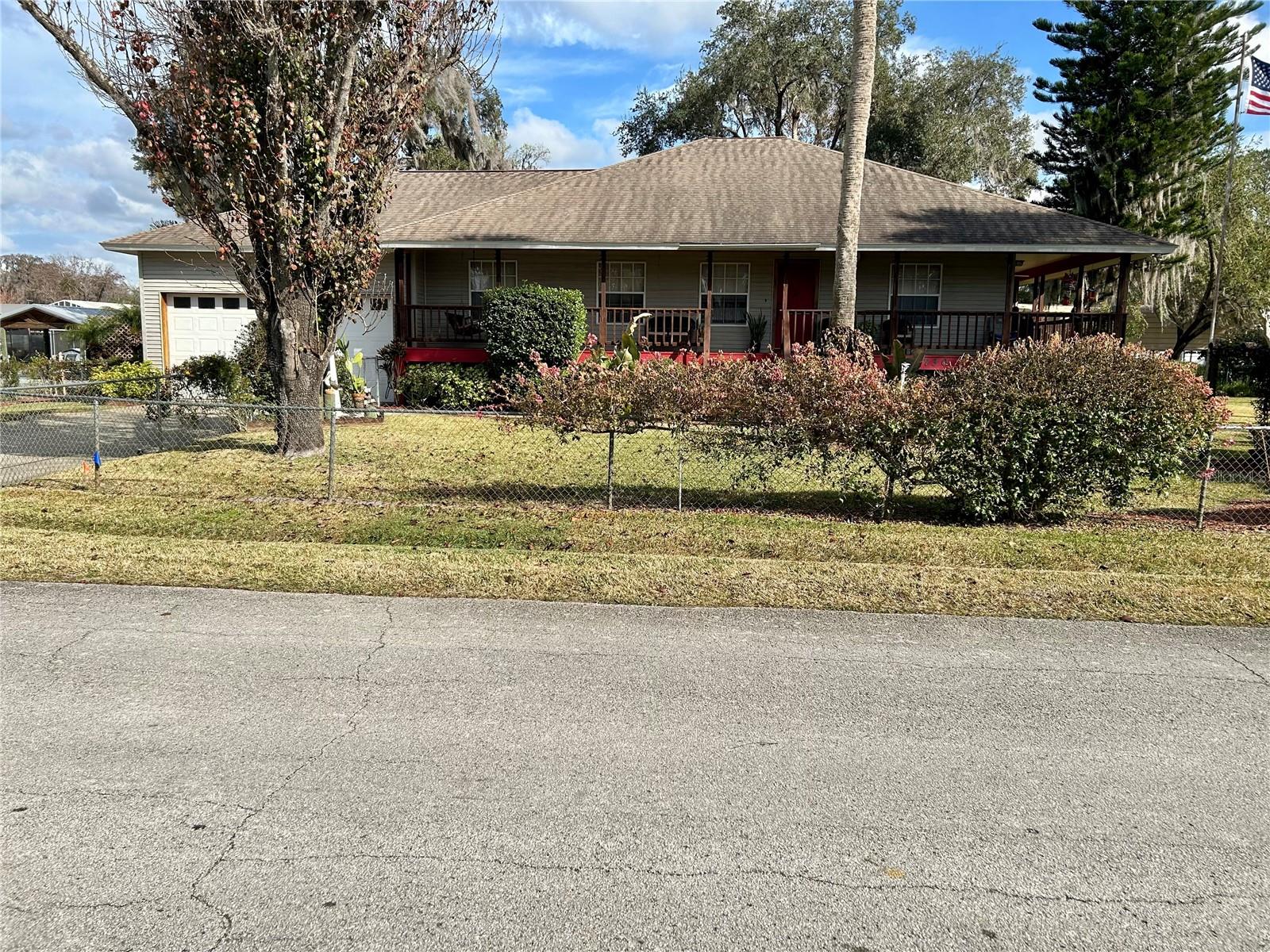 55730 HOLIDAY  CIRCLE, ASTOR, FL — photo 3