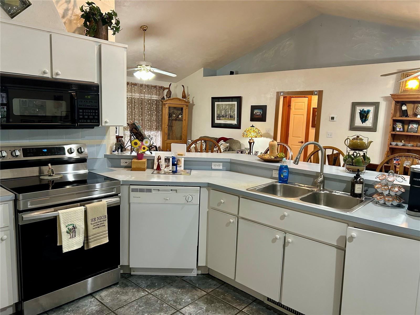 55730 HOLIDAY  CIRCLE, ASTOR, FL — photo 32