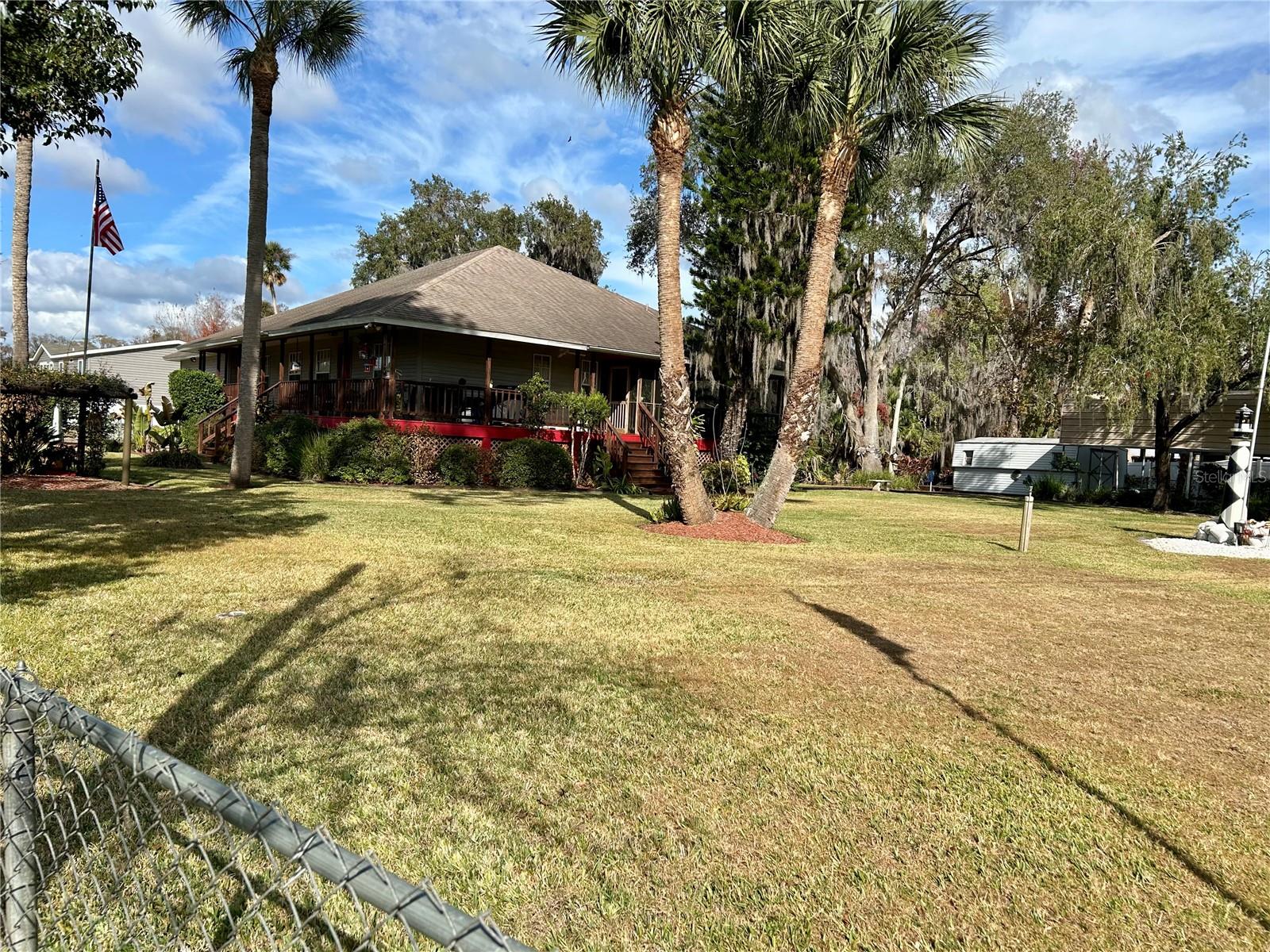 55730 HOLIDAY  CIRCLE, ASTOR, FL — photo 5
