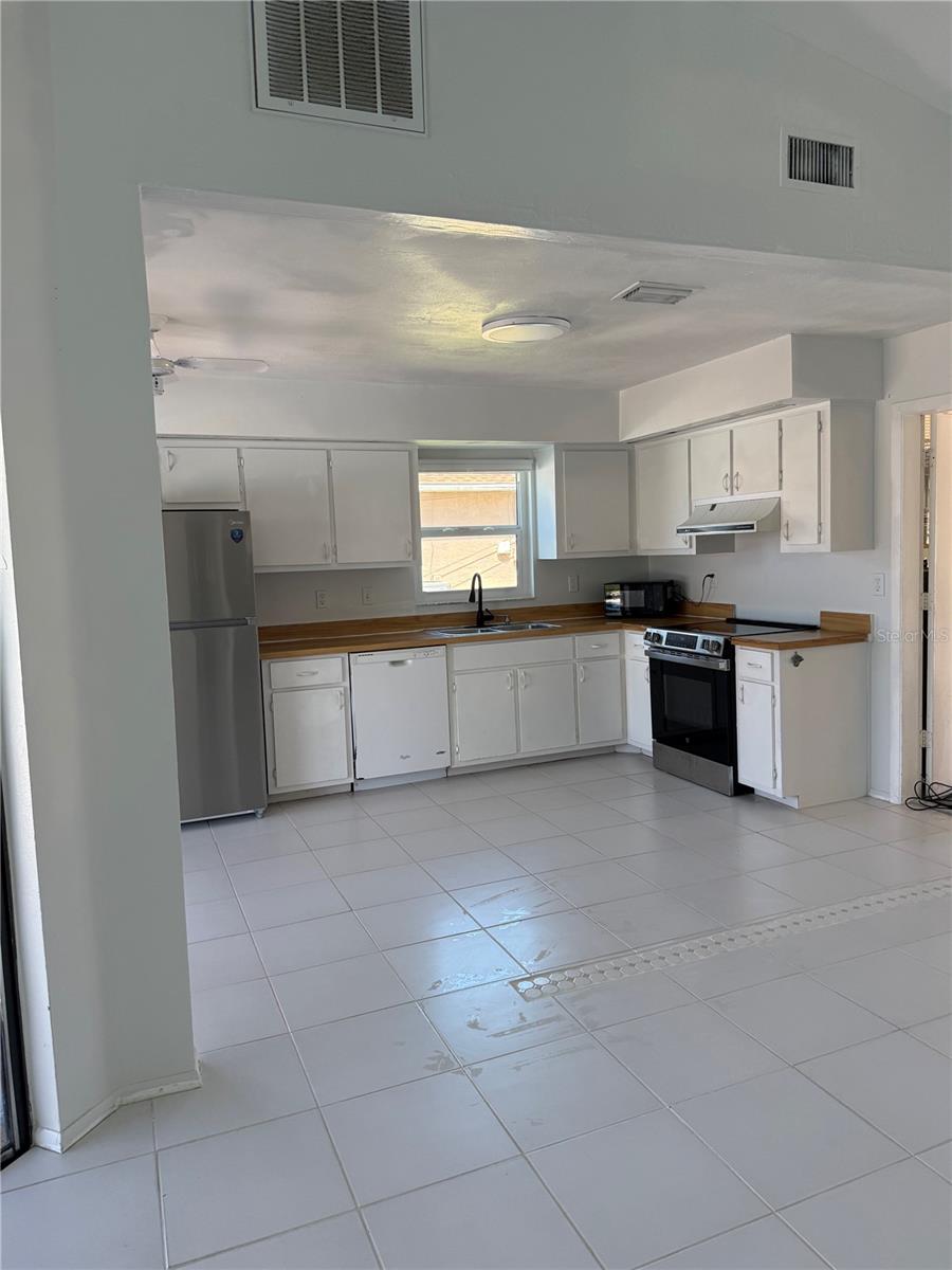 32 NE 13TH PL, CAPE CORAL, FL — photo 4