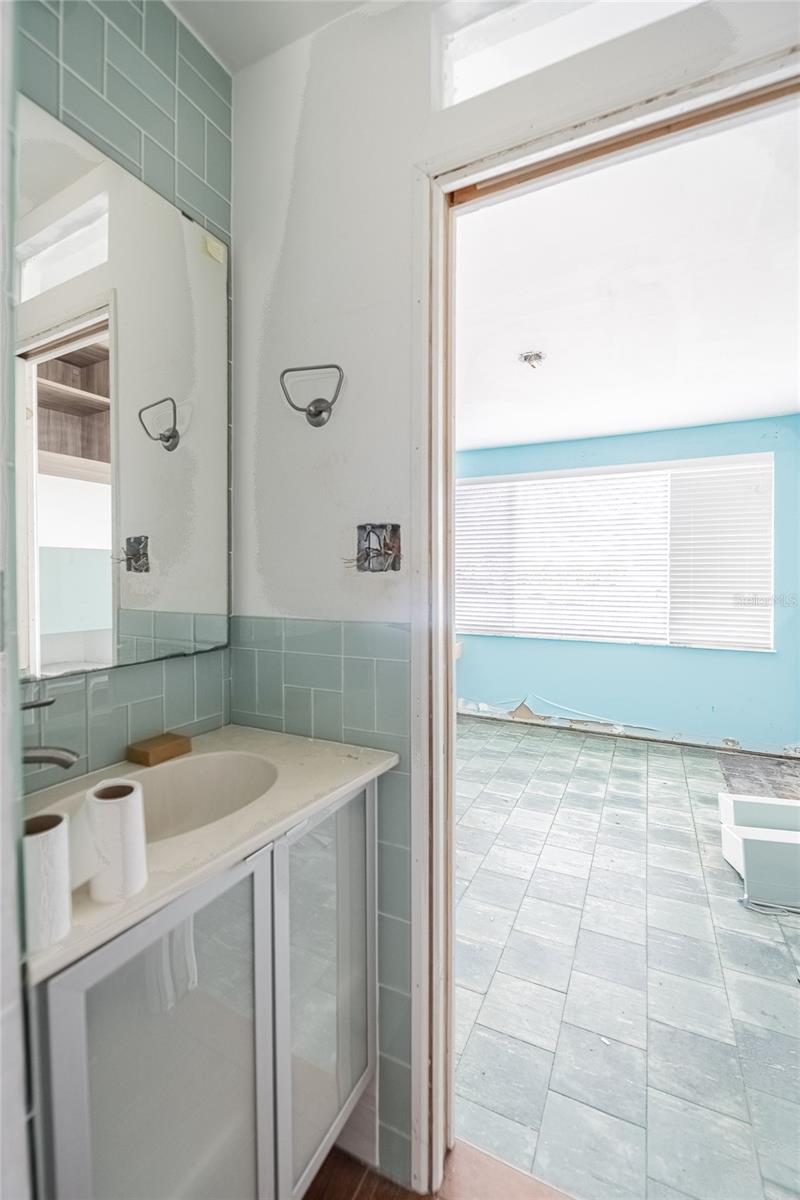6213 SANDERS DR, TAMPA, FL — photo 34