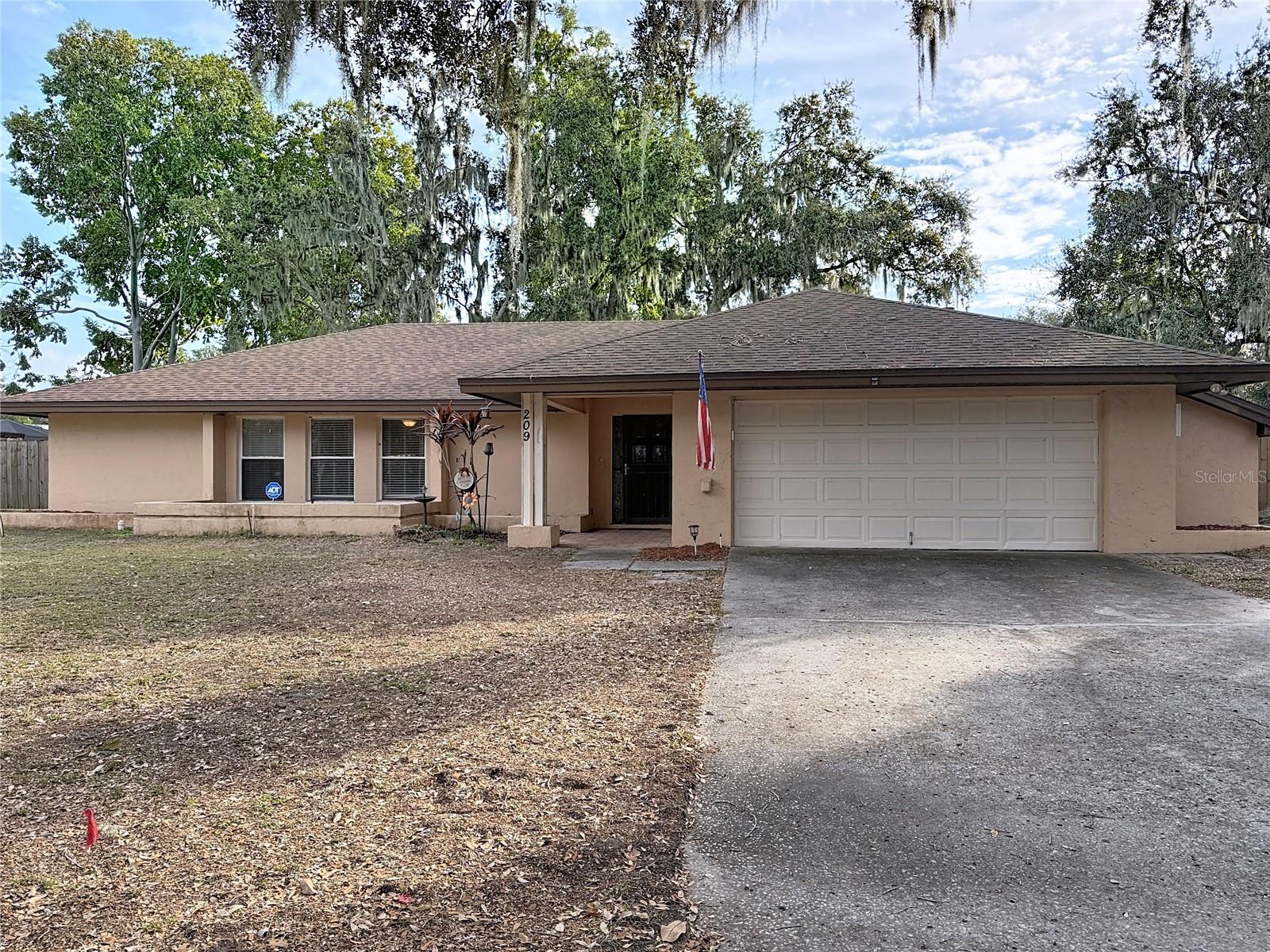 209 FIRST ST, TAVARES, FL