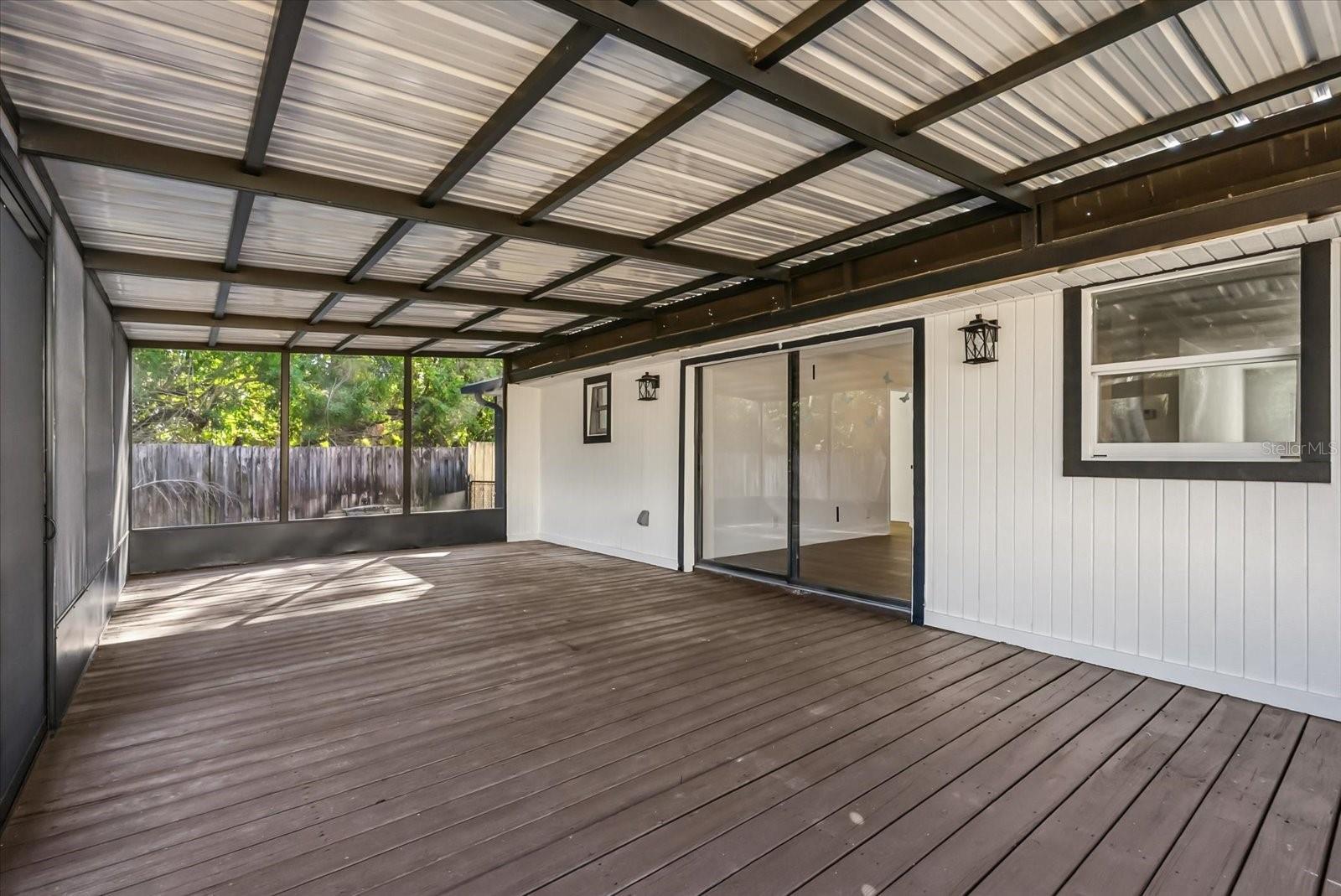 10395 SAN MARTIN BLVD NE, ST PETERSBURG, FL — photo 31