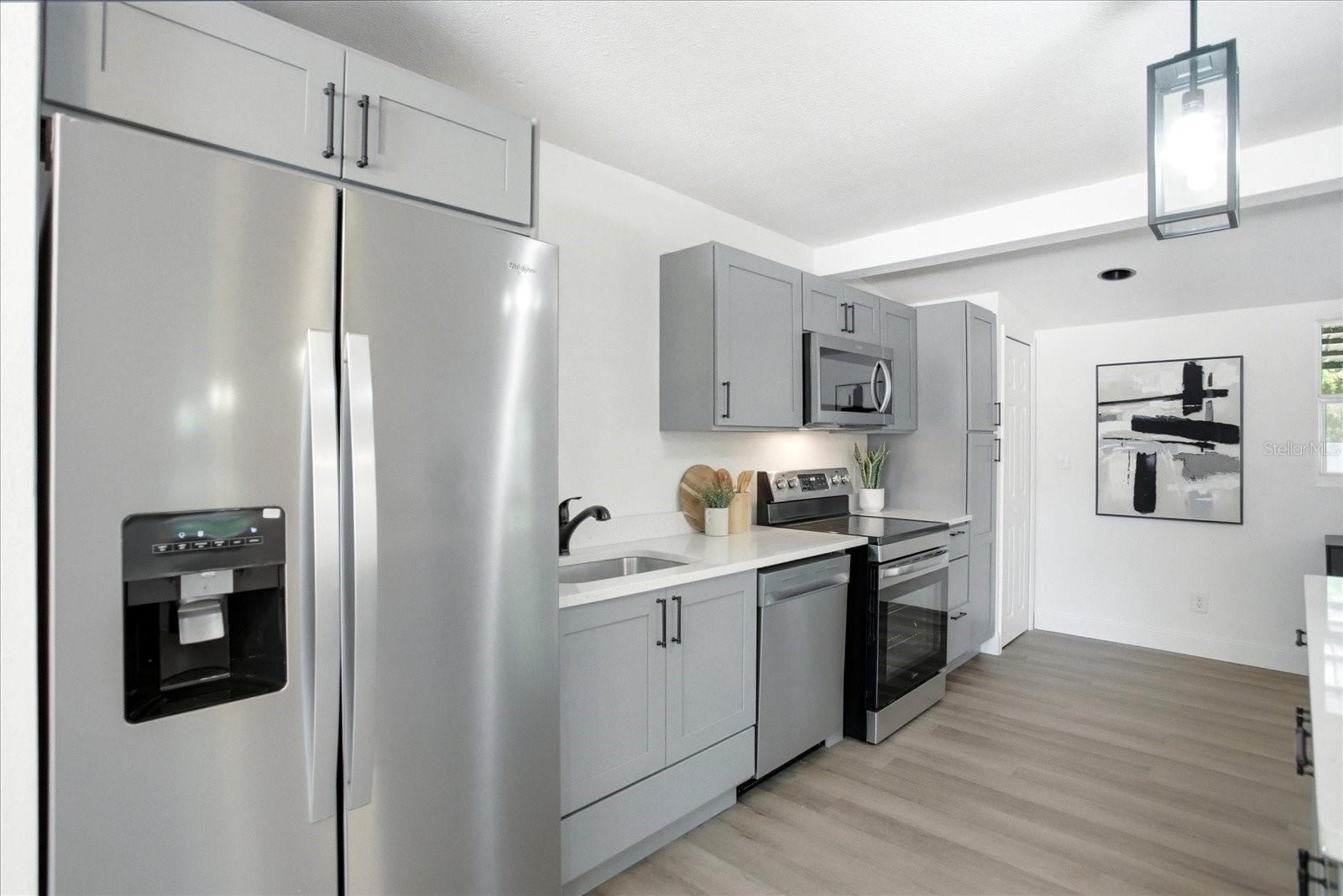 10395 SAN MARTIN BLVD NE, ST PETERSBURG, FL — photo 15