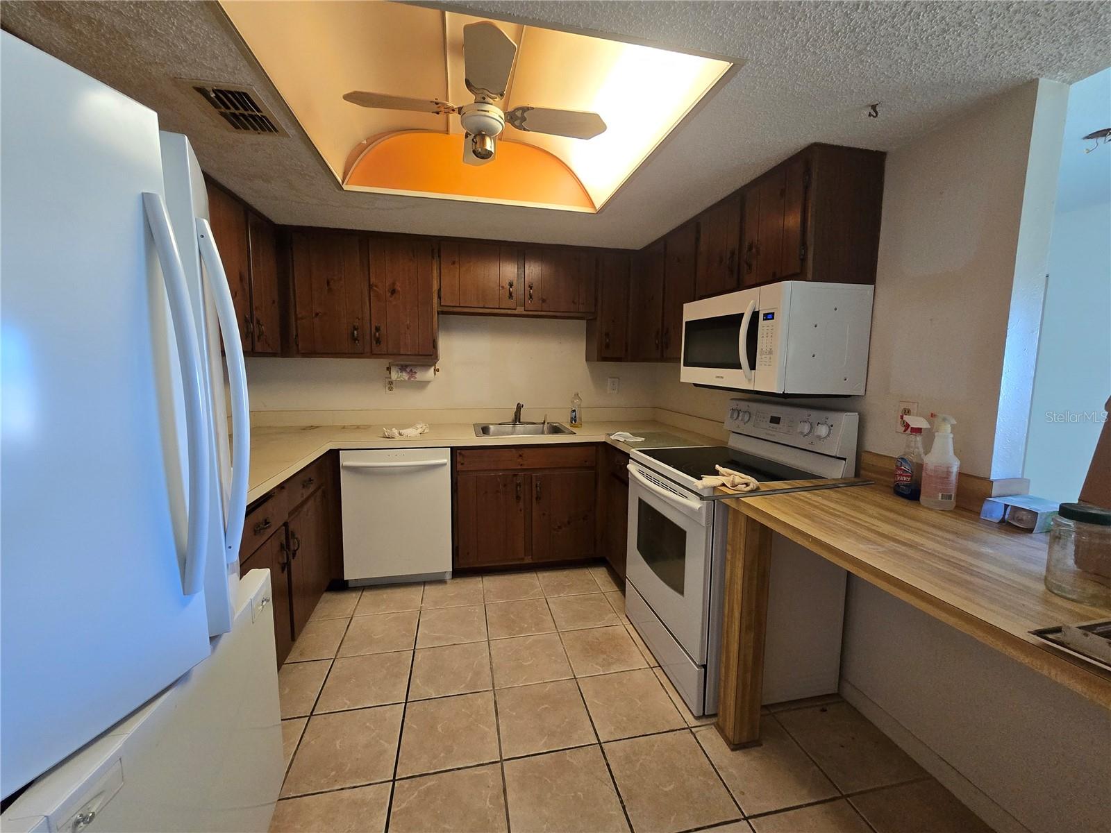 512 FAIRWAYS CIR #A, OCALA, FL — photo 3