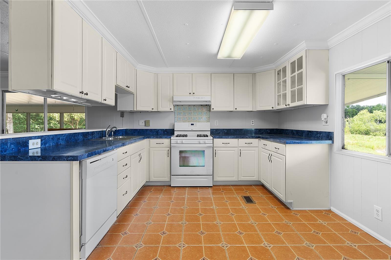 302 IVANHOE CIR, LADY LAKE, FL — photo 19