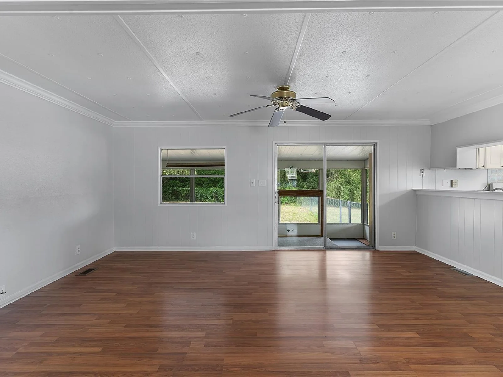 302 IVANHOE CIR, LADY LAKE, FL — photo 32