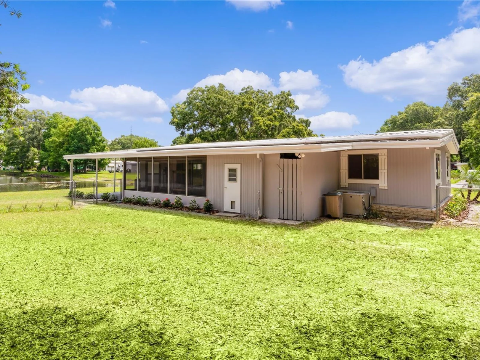302 IVANHOE CIR, LADY LAKE, FL — photo 54