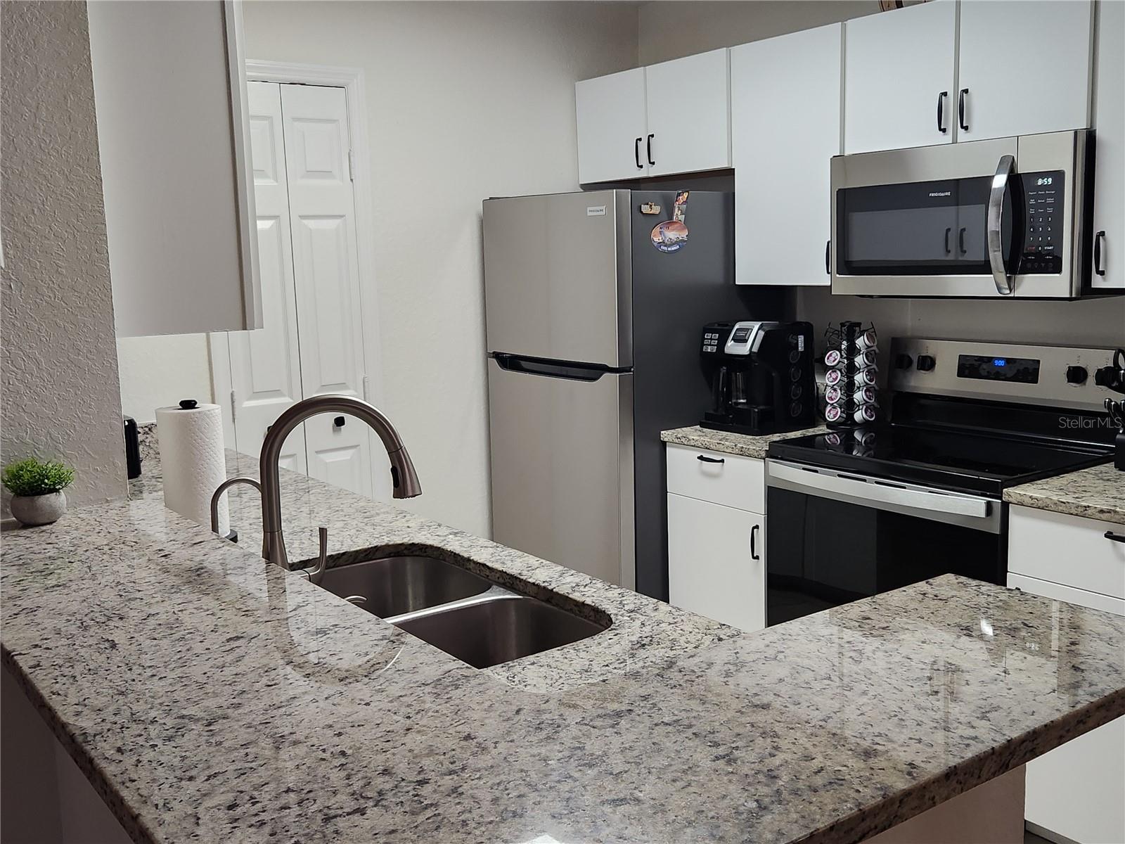 8926 MANOR LOOP CIR #201 B, LAKEWOOD RANCH, FL — photo 7