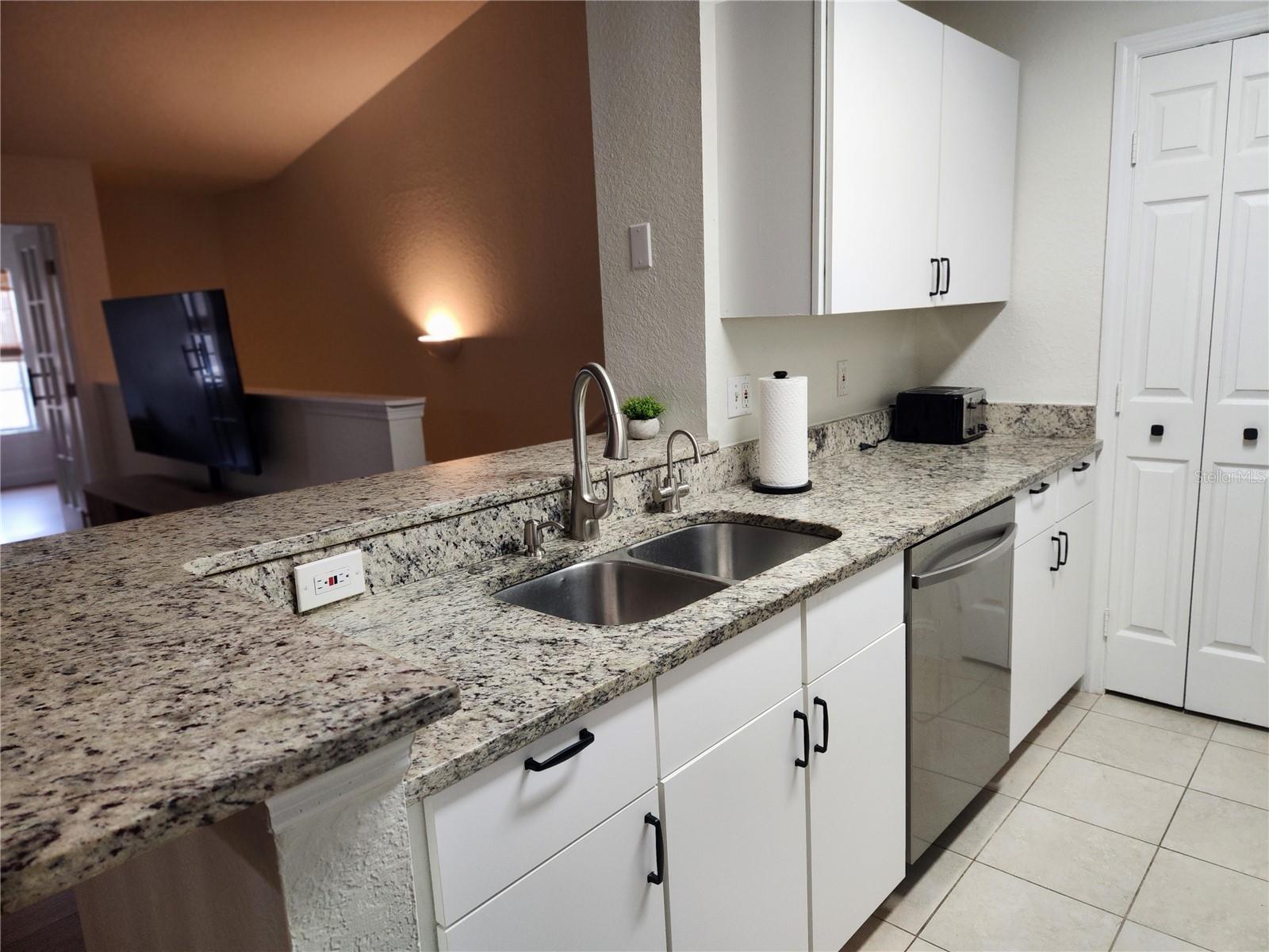 8926 MANOR LOOP CIR #201 B, LAKEWOOD RANCH, FL — photo 9