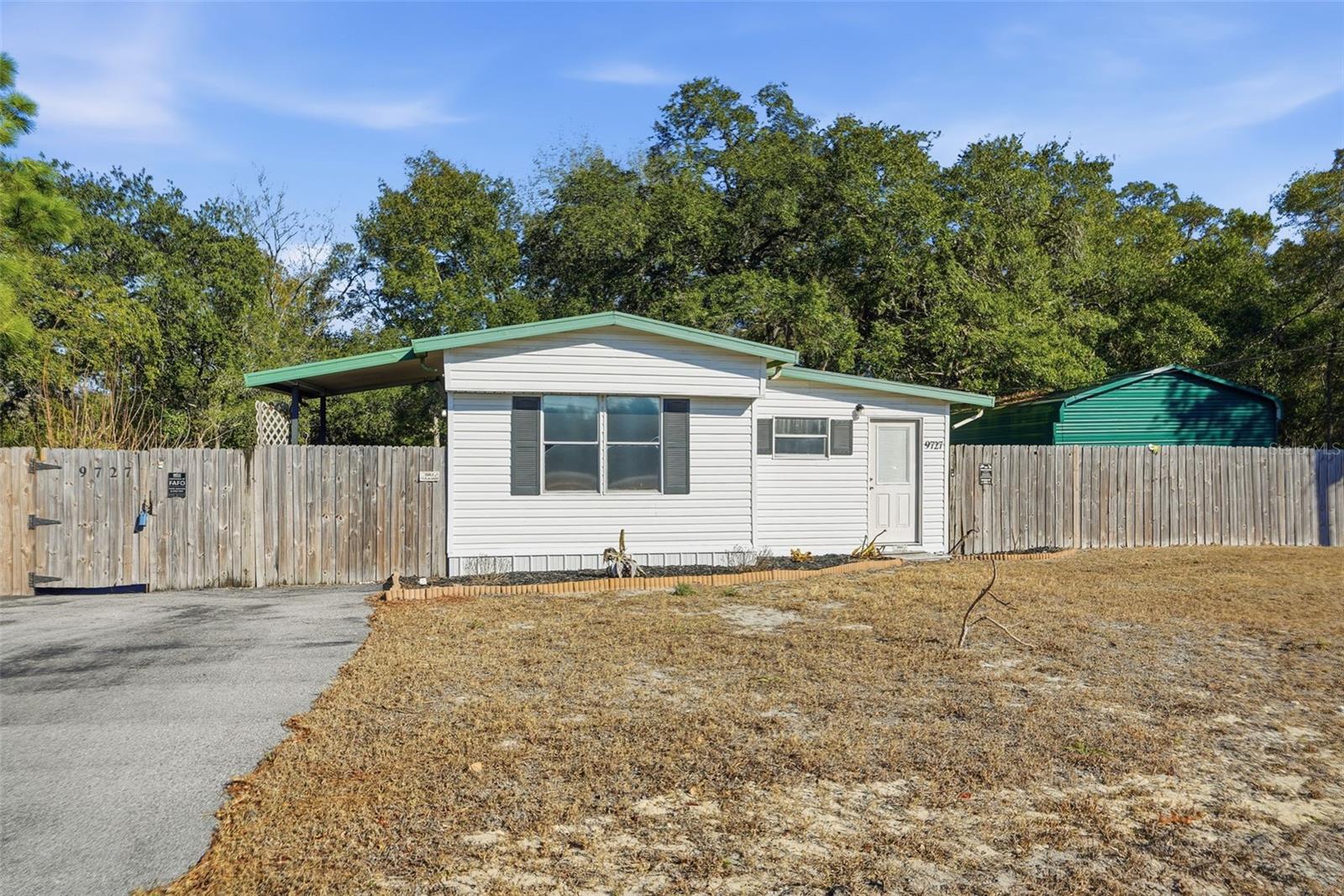 9727 LAKE DR, WEEKI WACHEE, FL — photo 2