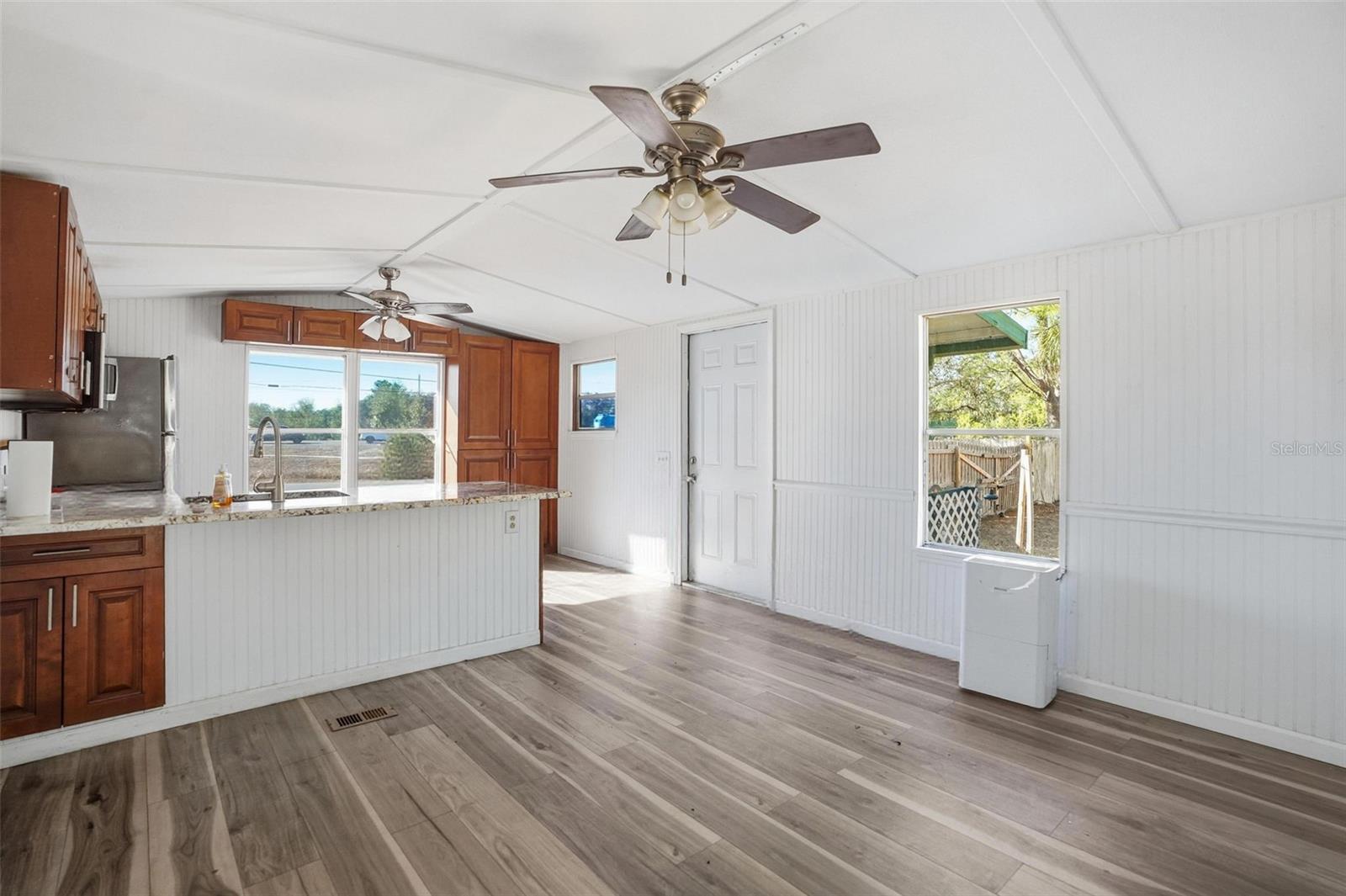 9727 LAKE DR, WEEKI WACHEE, FL — photo 9