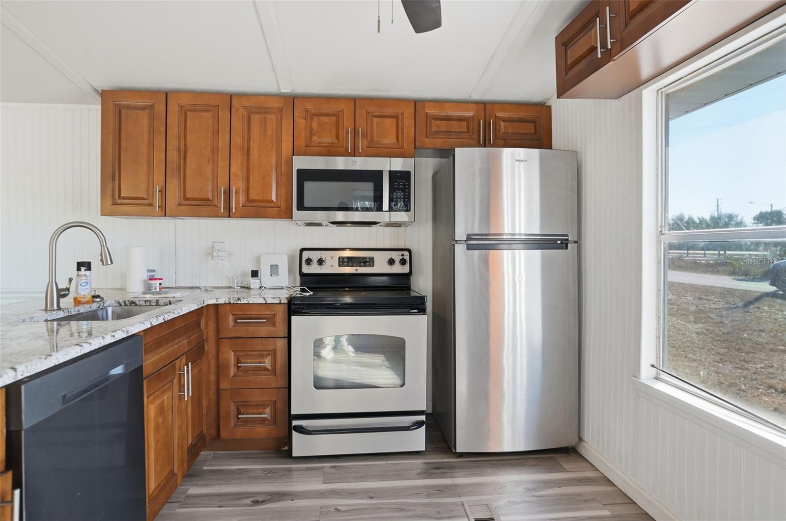 9727 LAKE DR, WEEKI WACHEE, FL — photo 4