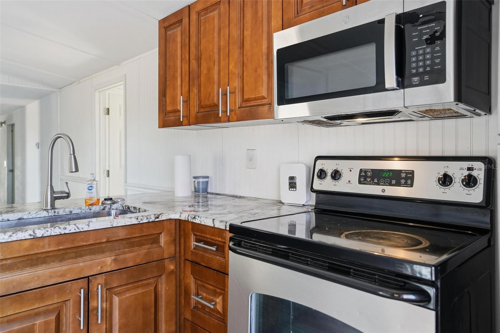 9727 LAKE DR, WEEKI WACHEE, FL — photo 11