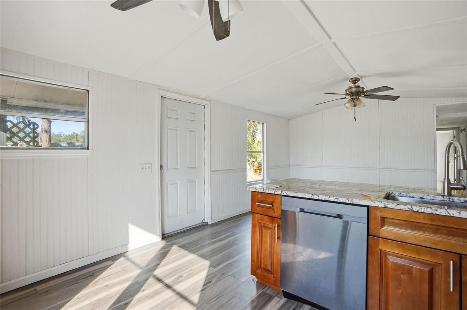 9727 LAKE DR, WEEKI WACHEE, FL — photo 12