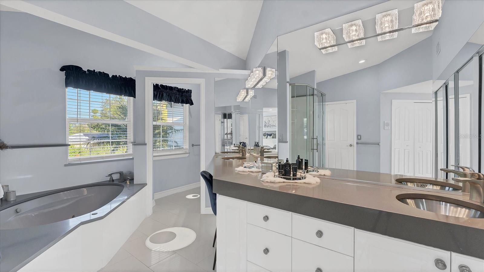 7300 COVE TER, SARASOTA, FL — photo 35