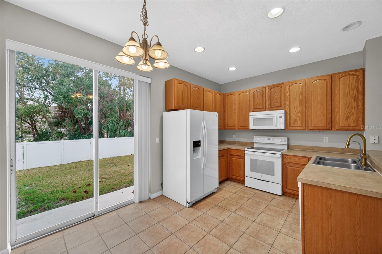 11622 DECLARATION DR, TAMPA, FL — photo 2