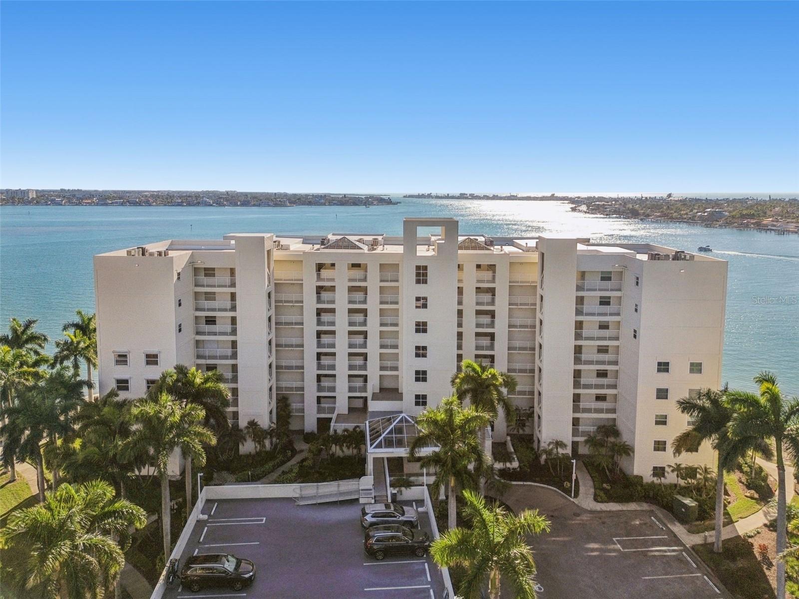 6105 BAHIA DEL MAR CIR #686, ST PETERSBURG, FL — photo 2