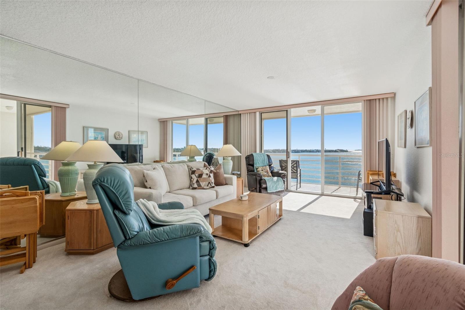6105 BAHIA DEL MAR CIR #686, ST PETERSBURG, FL — photo 4
