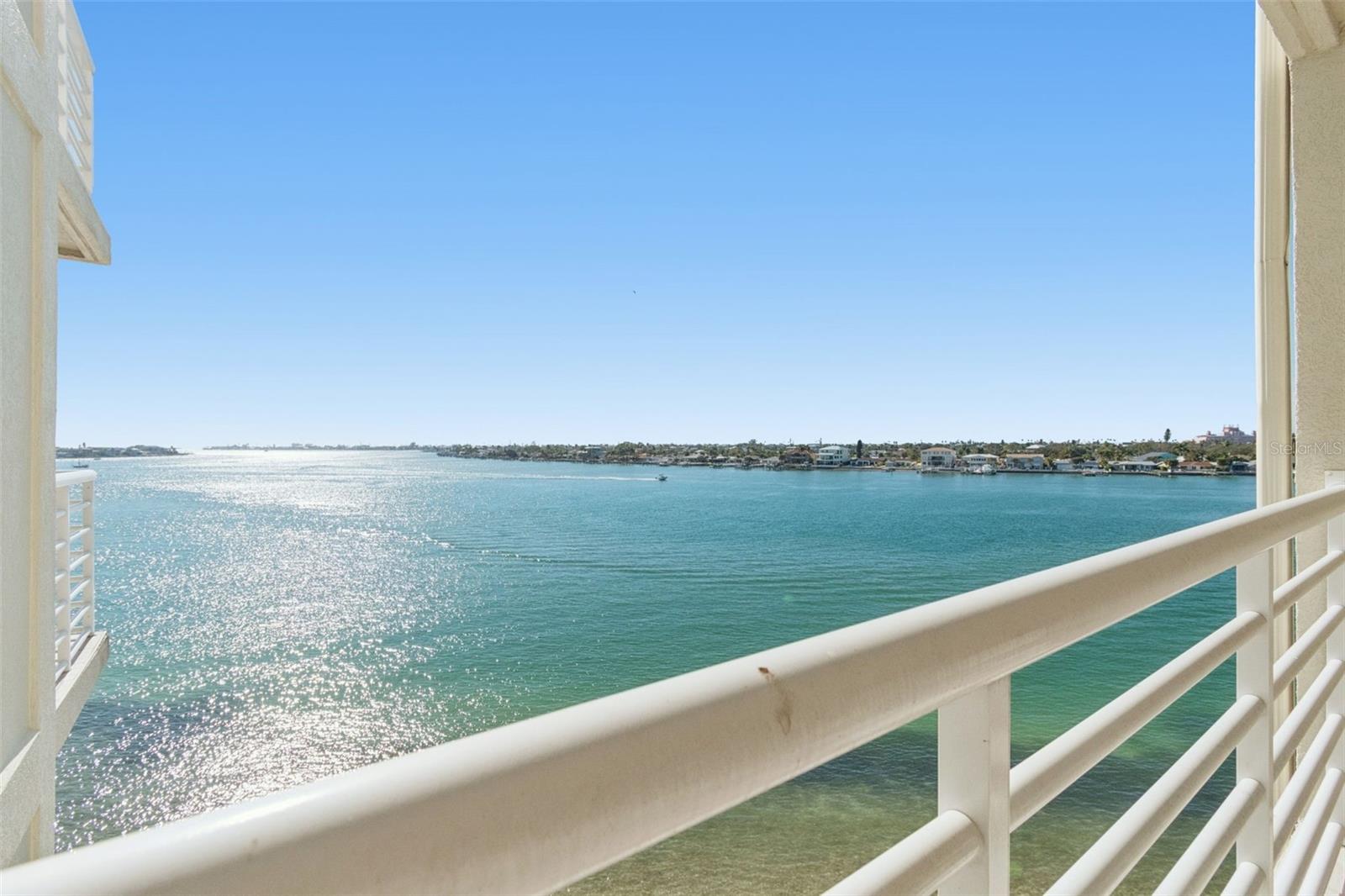 6105 BAHIA DEL MAR CIR #686, ST PETERSBURG, FL — photo 7