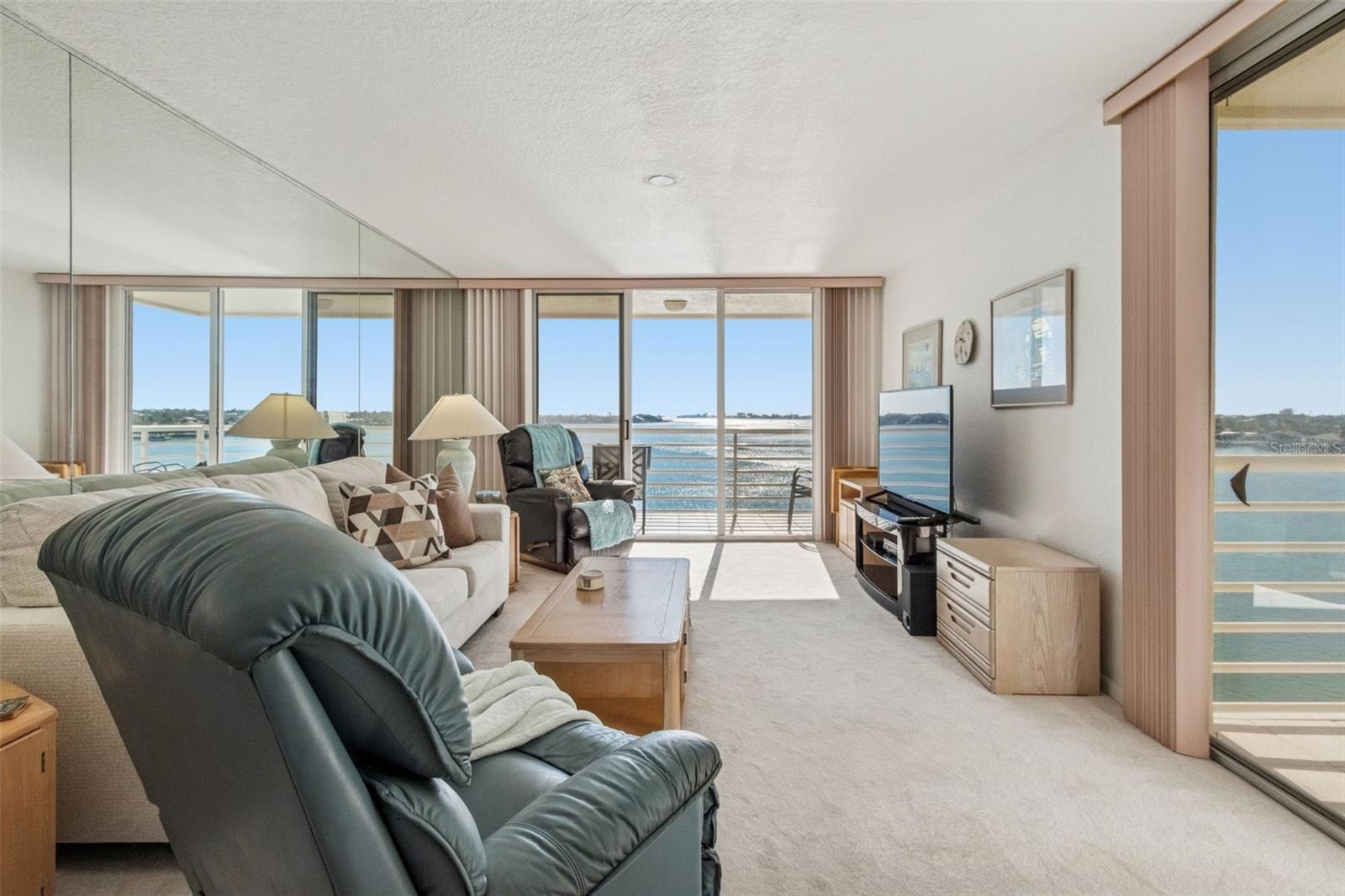 6105 BAHIA DEL MAR CIR #686, ST PETERSBURG, FL — photo 10