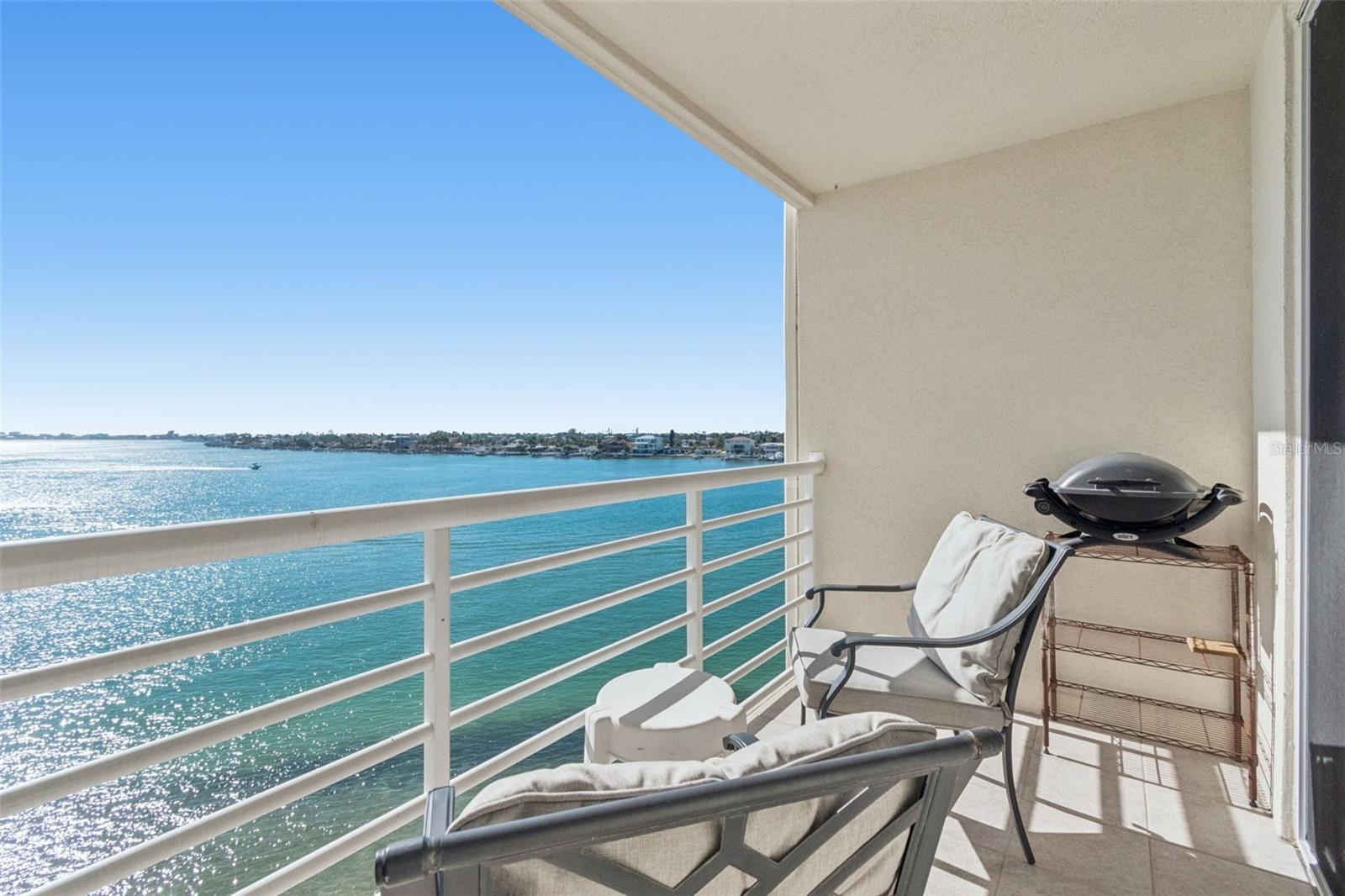 6105 BAHIA DEL MAR CIR #686, ST PETERSBURG, FL — photo 23