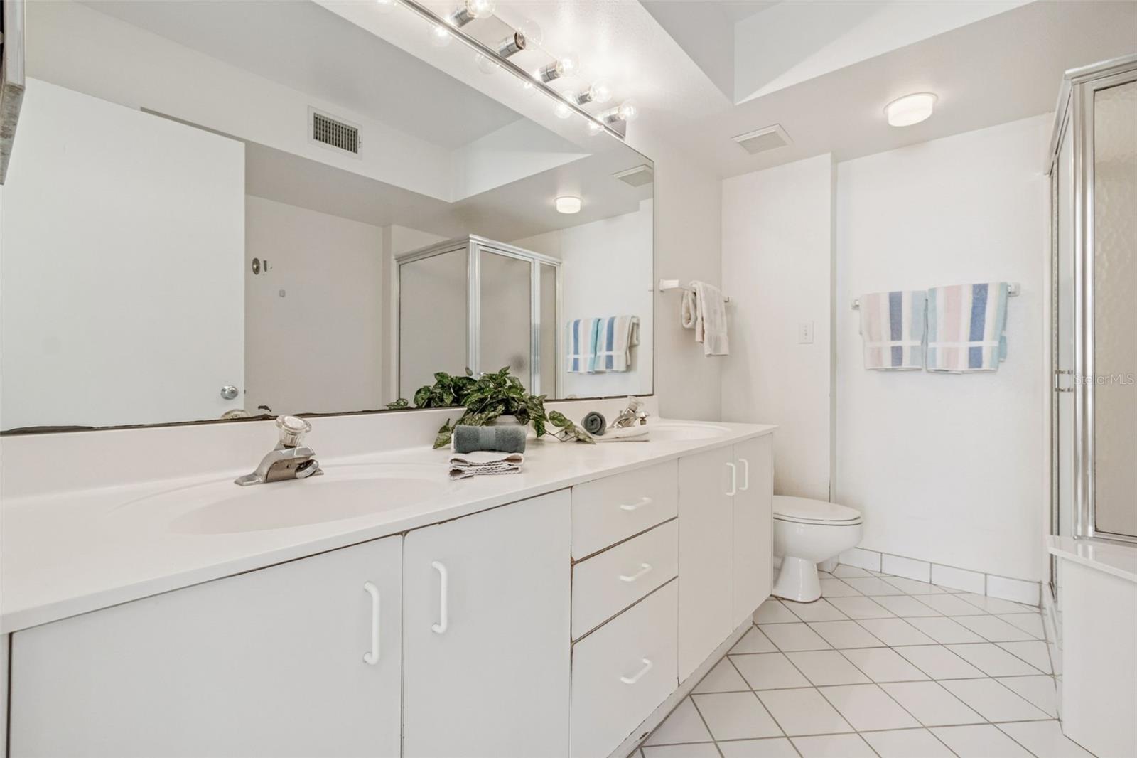 6105 BAHIA DEL MAR CIR #686, ST PETERSBURG, FL — photo 24