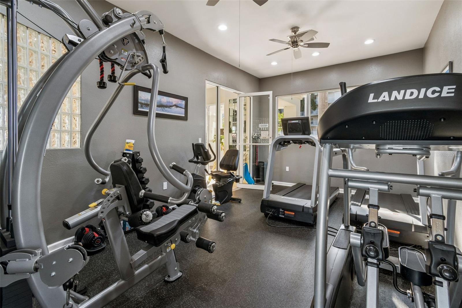 6105 BAHIA DEL MAR CIR #686, ST PETERSBURG, FL — photo 32