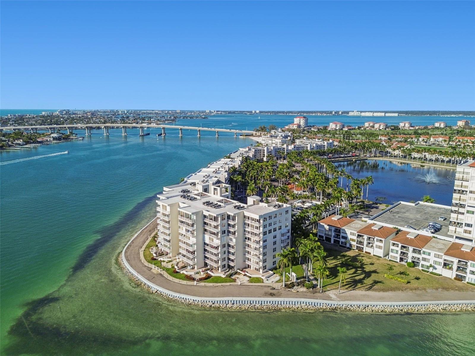 6105 BAHIA DEL MAR CIR #686, ST PETERSBURG, FL — photo 35