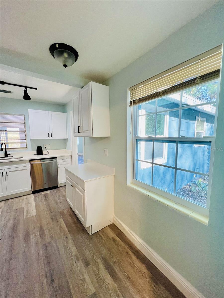 1630 HARBOR DR, CLEARWATER, FL — photo 3