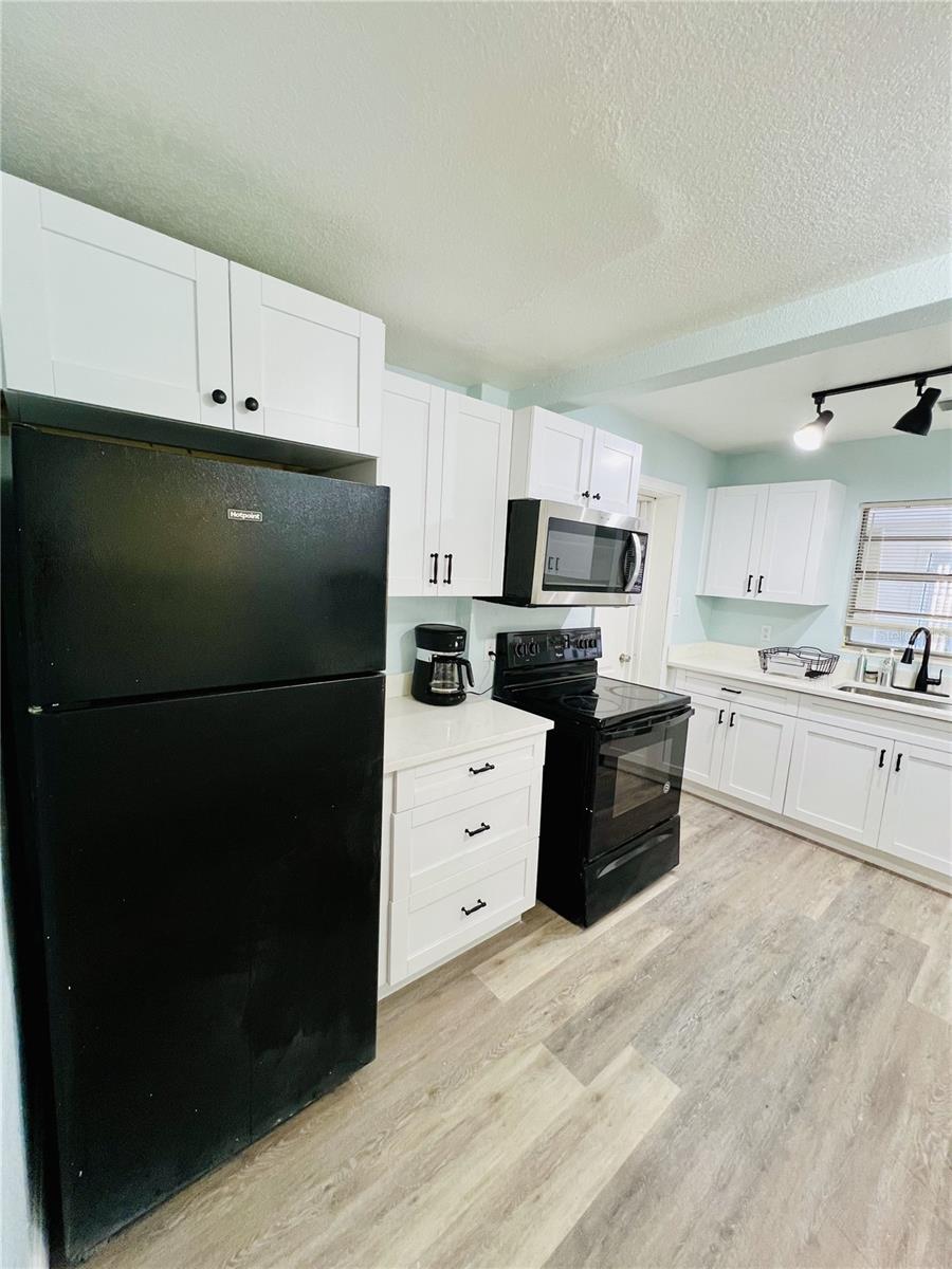 1630 HARBOR DR, CLEARWATER, FL — photo 4