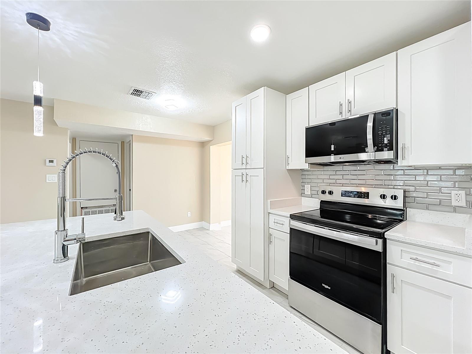 4052 CASTLEGATE DR, ORLANDO, FL — photo 9