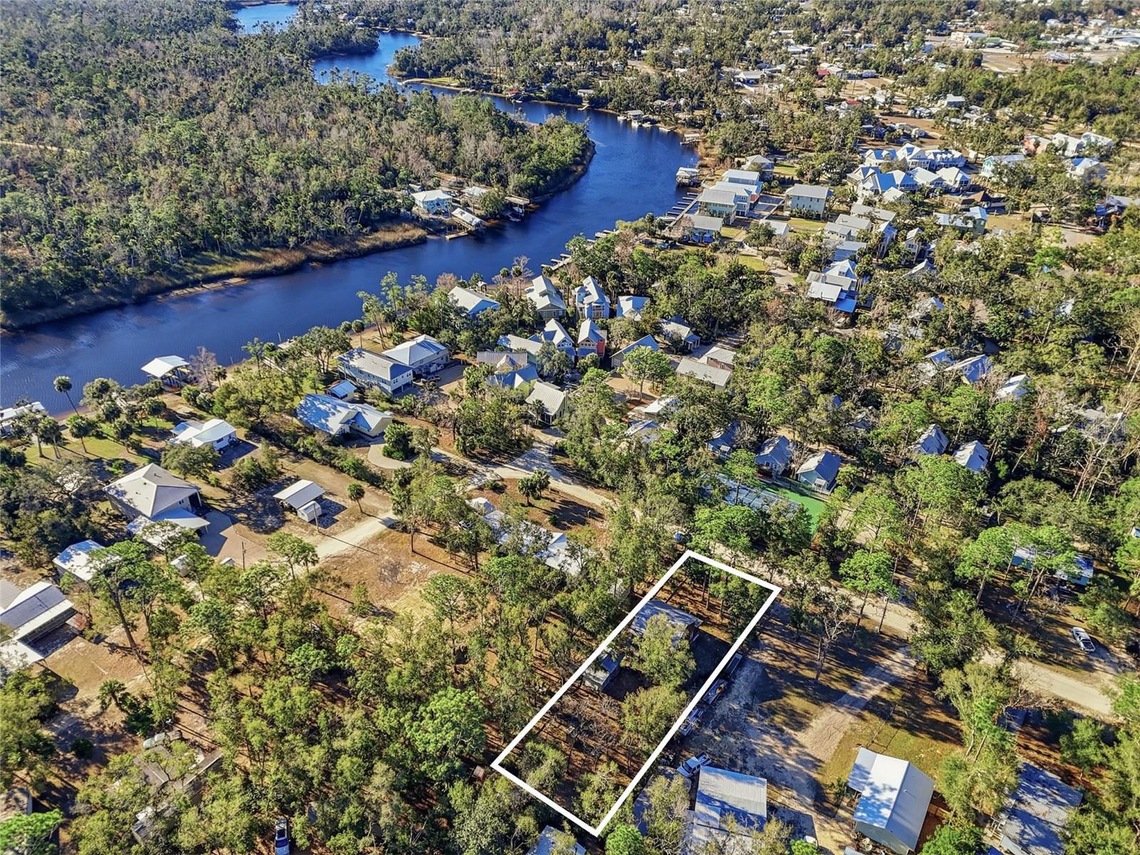 317 CEDAR ST NE, STEINHATCHEE, FL