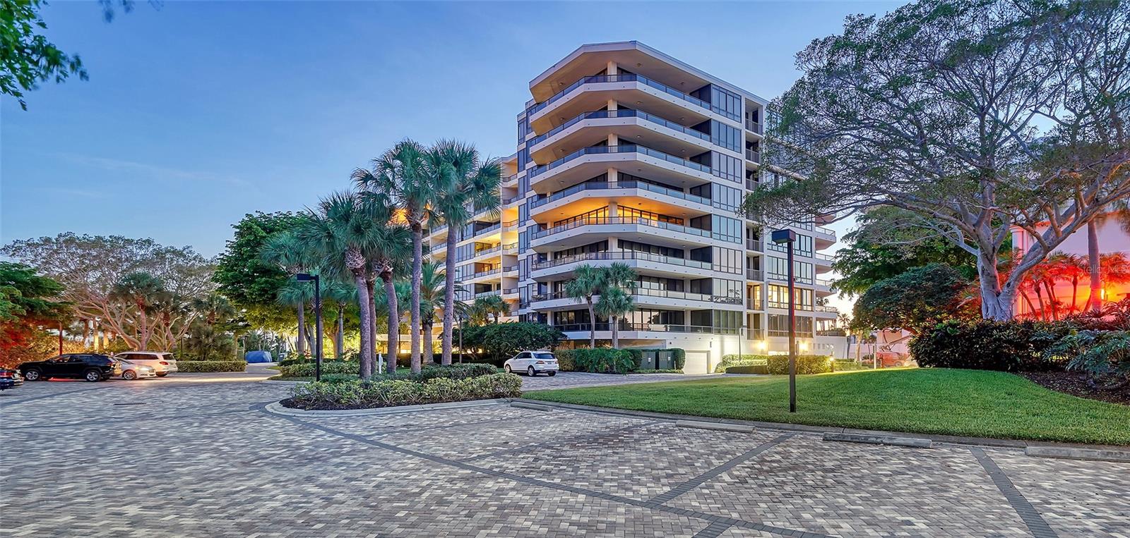 535 SANCTUARY DR #C807, LONGBOAT KEY, FL — photo 2