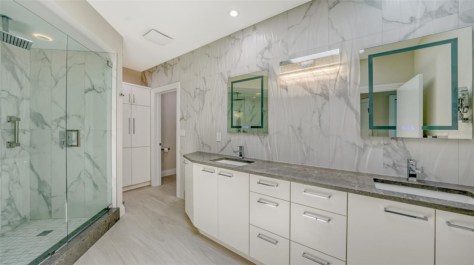 535 SANCTUARY DR #C807, LONGBOAT KEY, FL — photo 33