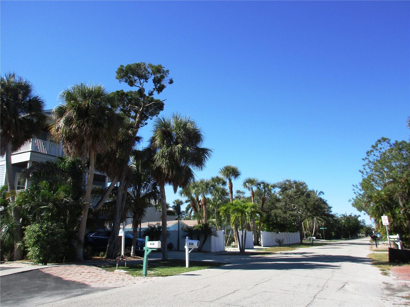 618 AVENIDA DE MAYO, SARASOTA, FL — photo 38