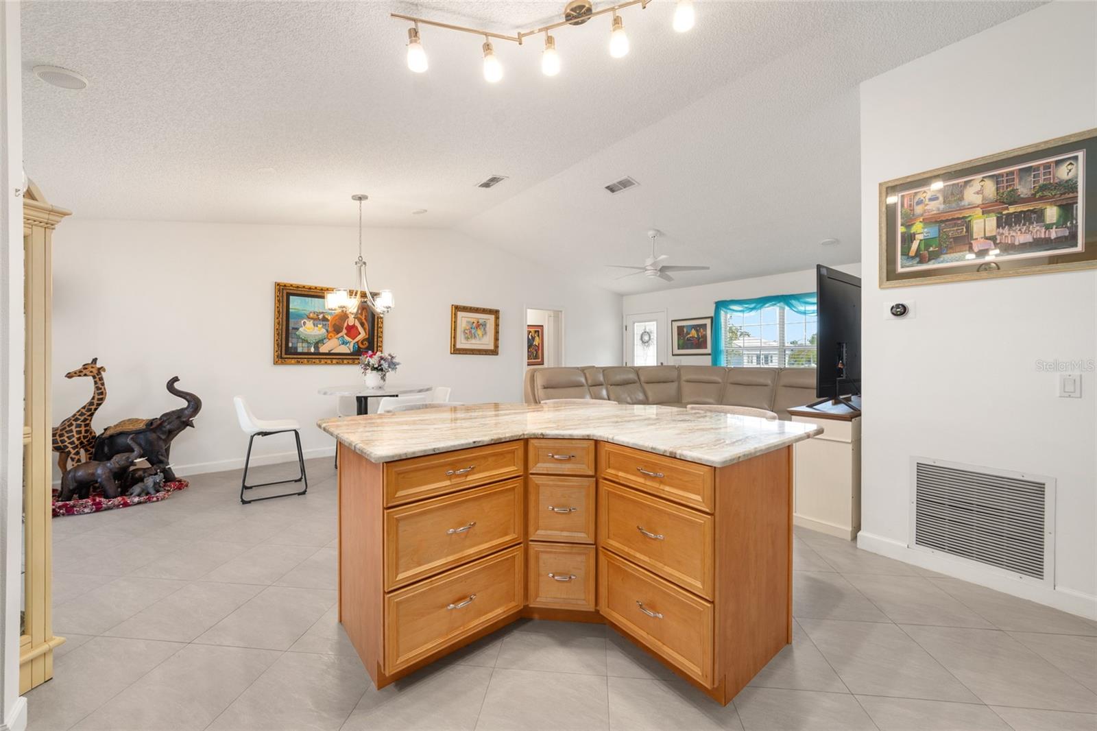 2001 CIPRIANO PL, THE VILLAGES, FL — photo 14