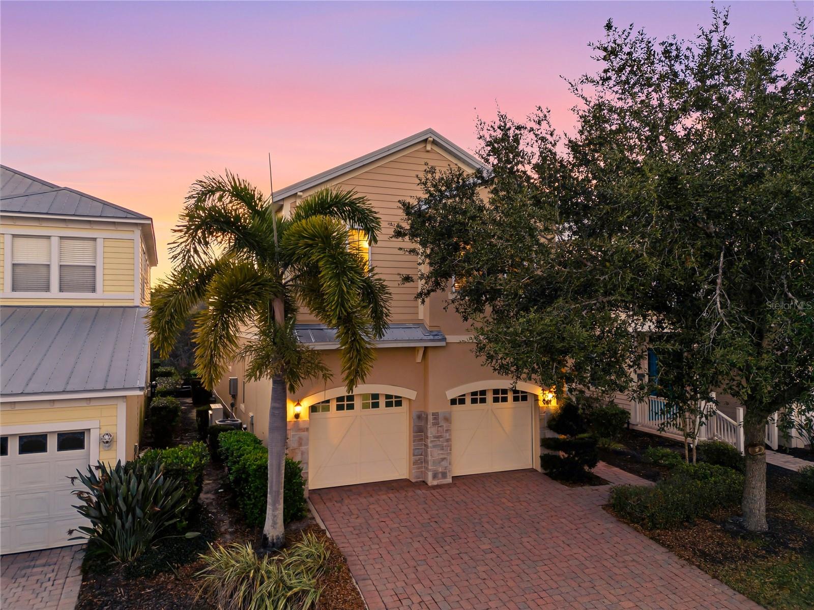1437 FAIRVIEW CIR, REUNION, FL