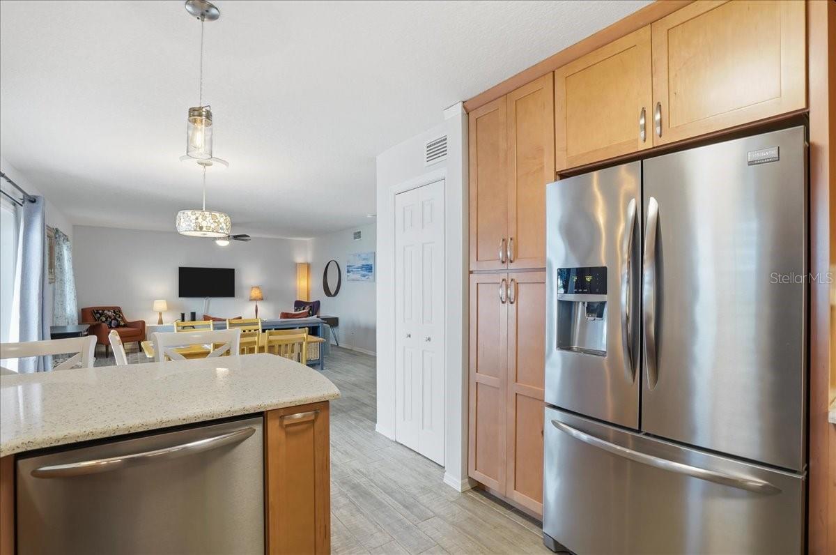 205 POMPANO DR SE #B, ST PETERSBURG, FL — photo 11